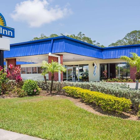 Days Inn By Wyndham Fort Myers Springs Resort Estero Exteriör bild