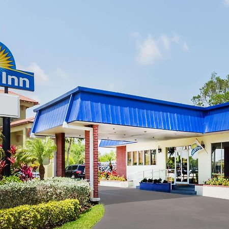 Days Inn By Wyndham Fort Myers Springs Resort Estero Exteriör bild