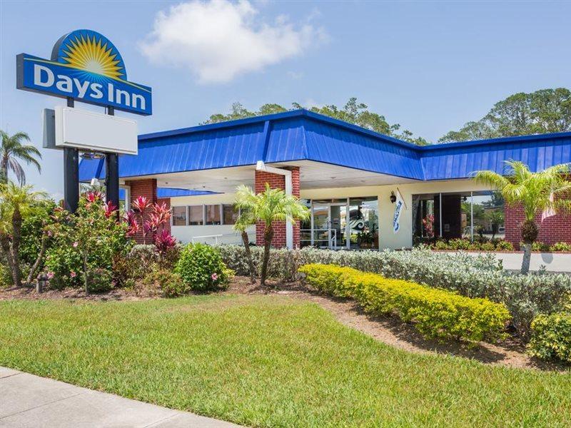 Days Inn By Wyndham Fort Myers Springs Resort Estero Exteriör bild