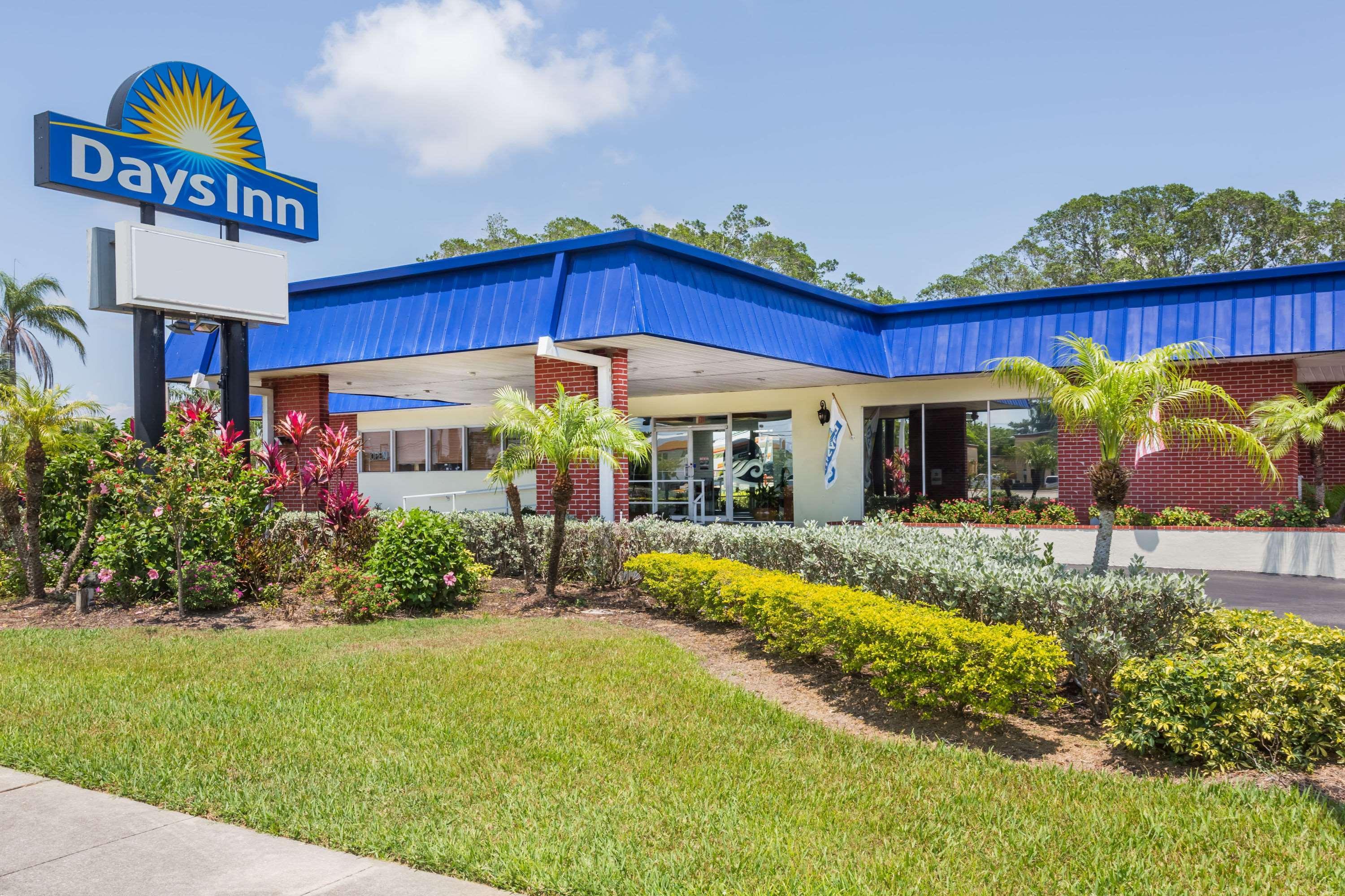 Days Inn By Wyndham Fort Myers Springs Resort Estero Exteriör bild