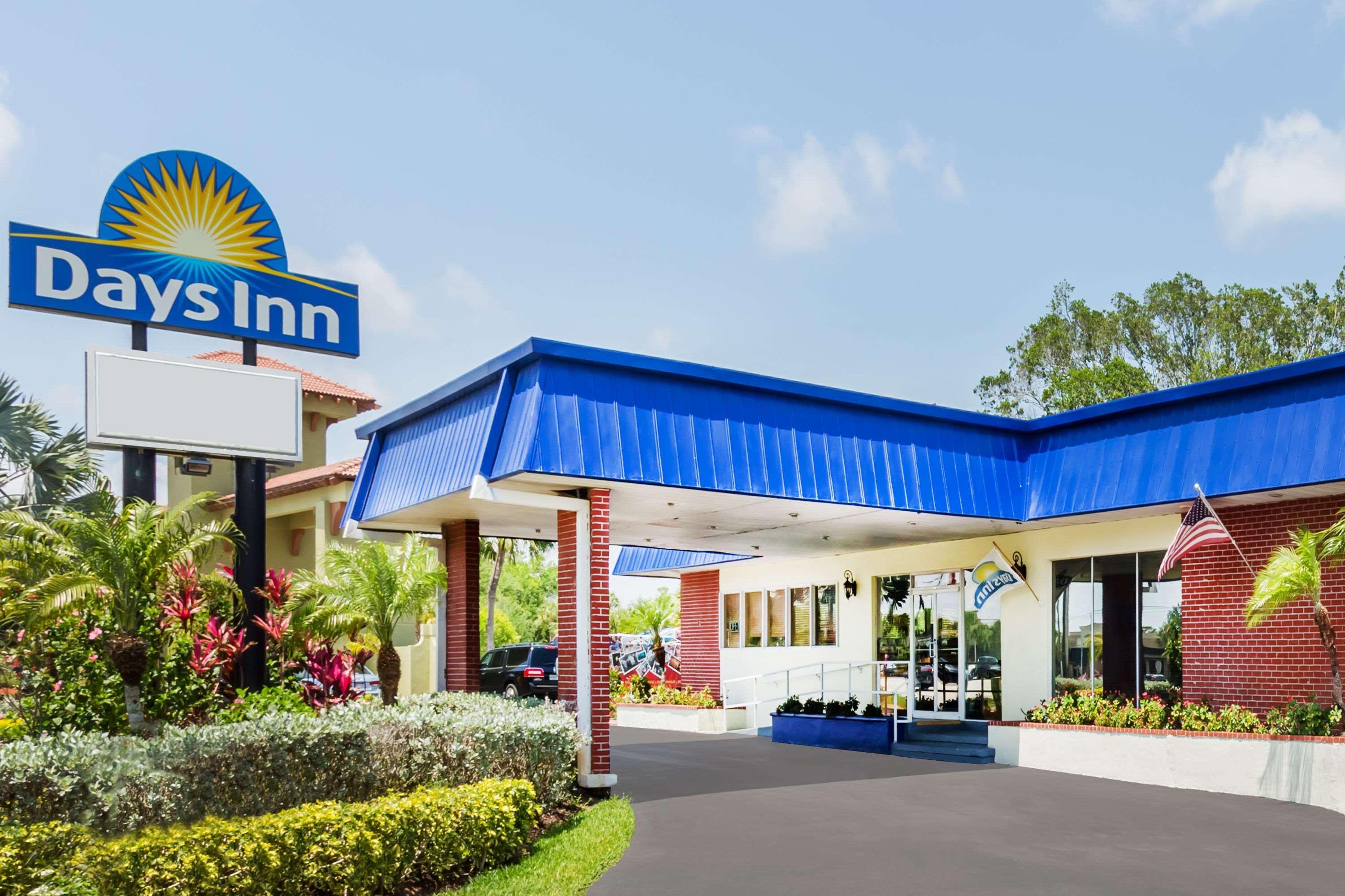 Days Inn By Wyndham Fort Myers Springs Resort Estero Exteriör bild